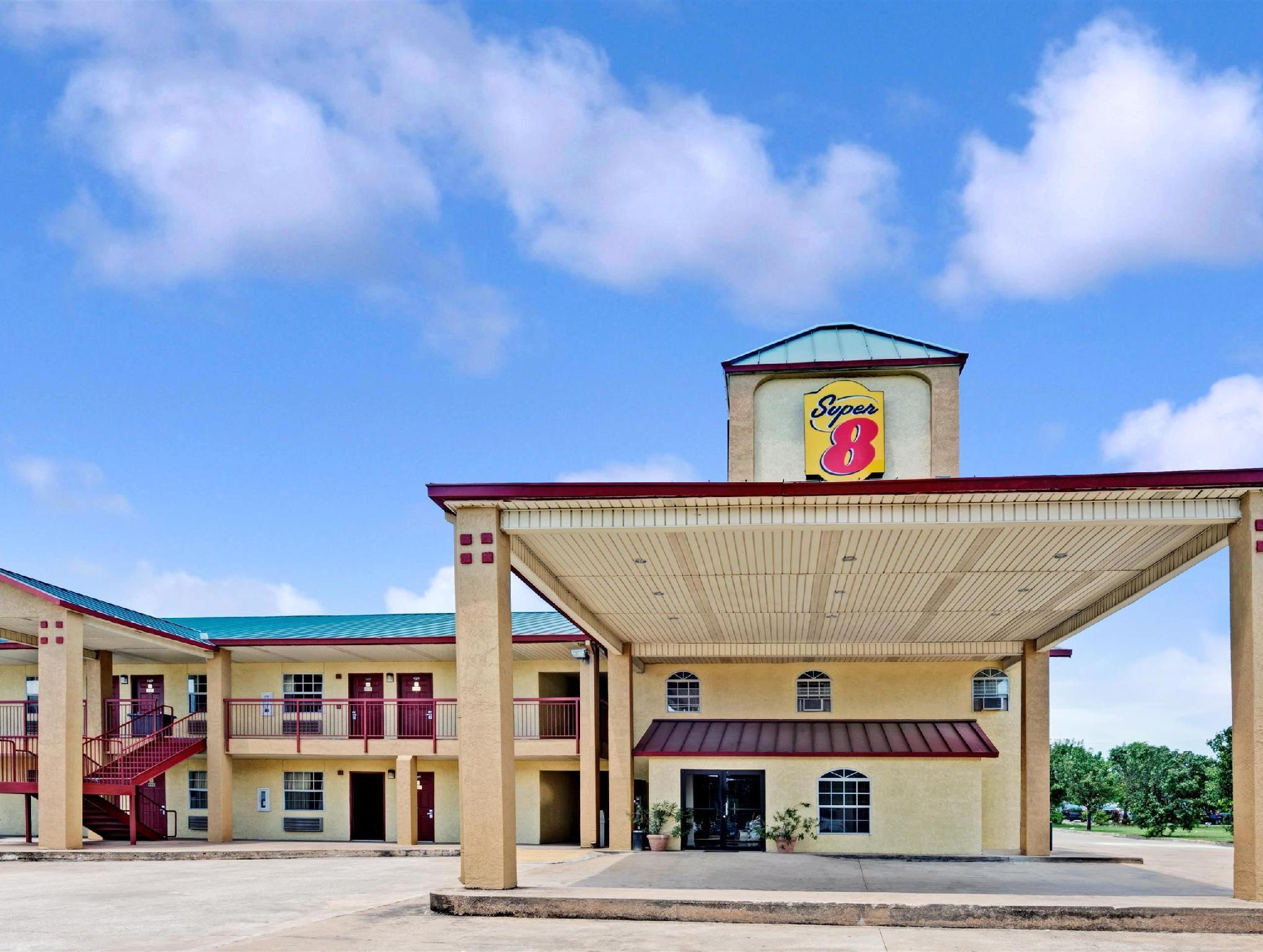 Super 8 By Wyndham Dallas South Exterior photo