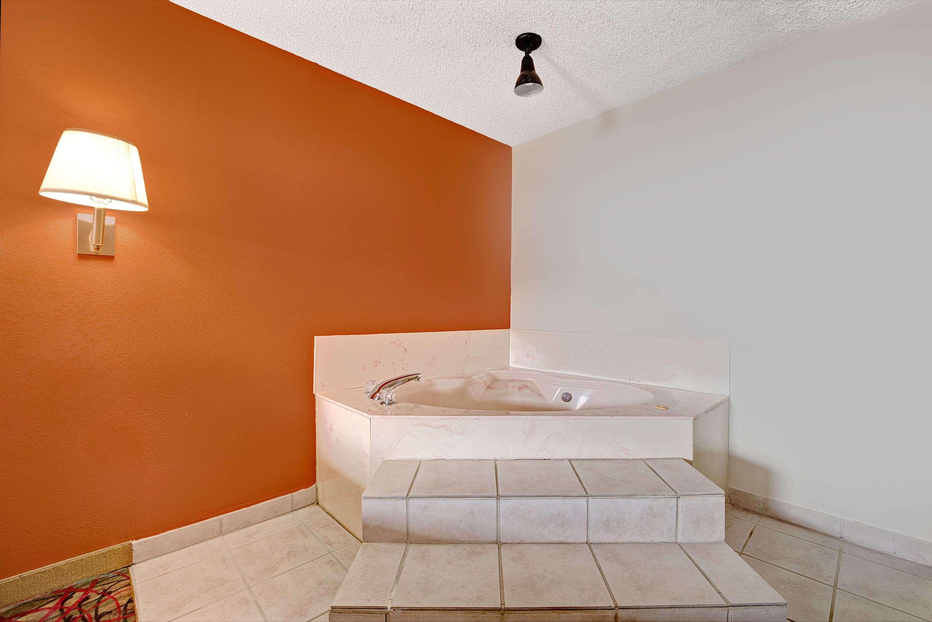 Super 8 By Wyndham Dallas South Exterior photo