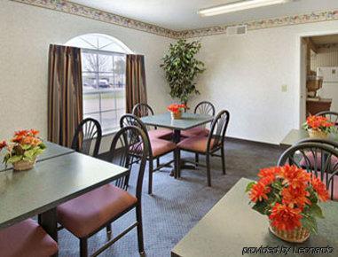 Super 8 By Wyndham Dallas South Restaurant photo